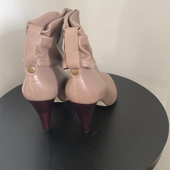 Arturo Chiang beige leather boots- size 10 - Picture 2 of 3